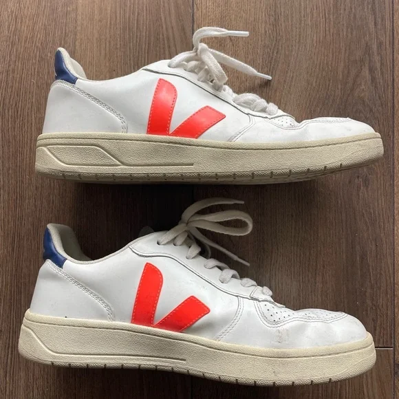 Veja V-90 leather sneaker men’s size 9 - Picture 2 of 3